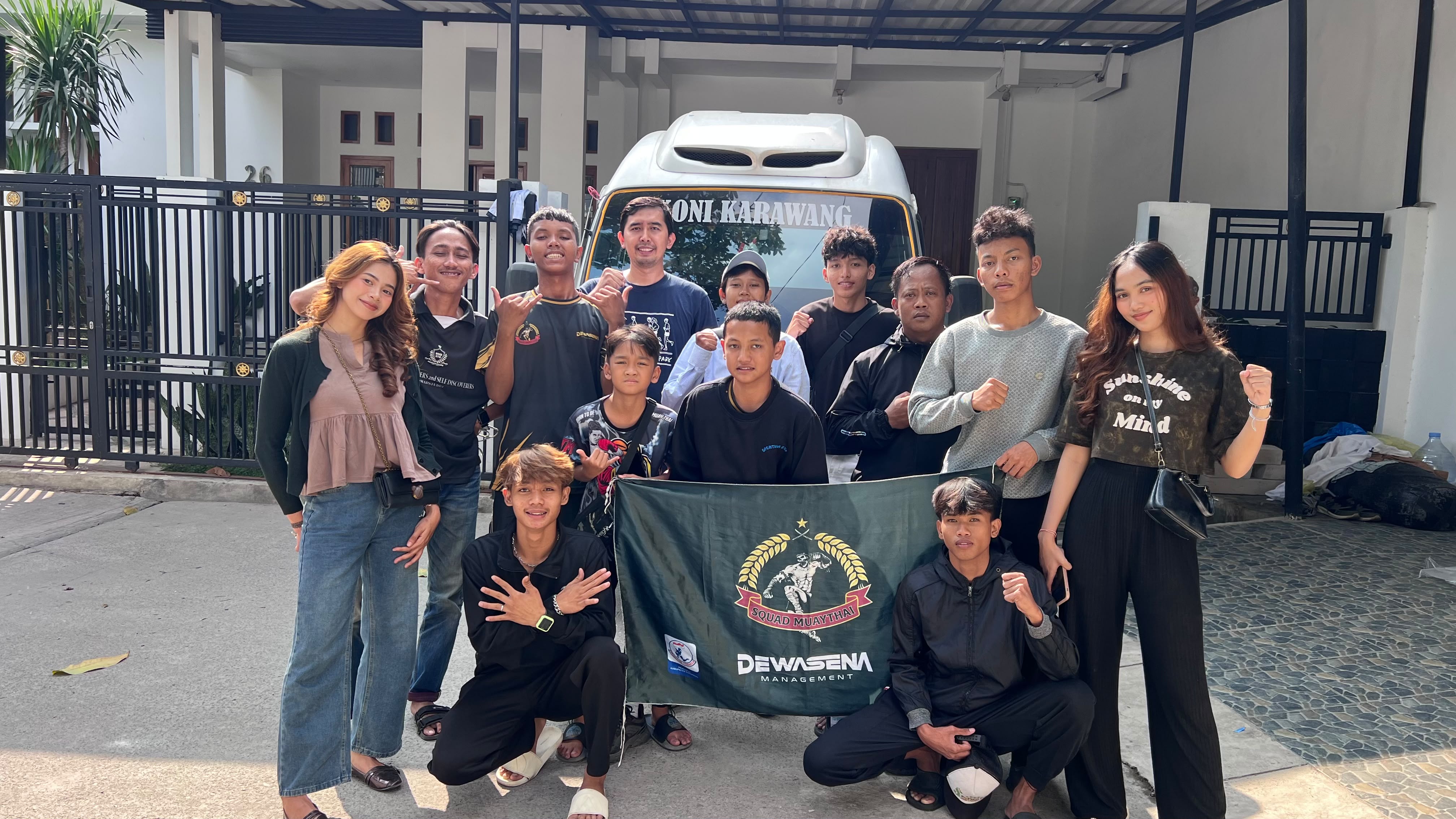 Uji Kesiapan Menuju Emas Porprov XV Jabar, 11 Atlet Muaythai Karawang Resmi Diberangkatkan ke Kejurnas Bekasi